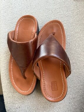 FITFLOP Women’s Brown Leather Toe-Post Sandals Wedge